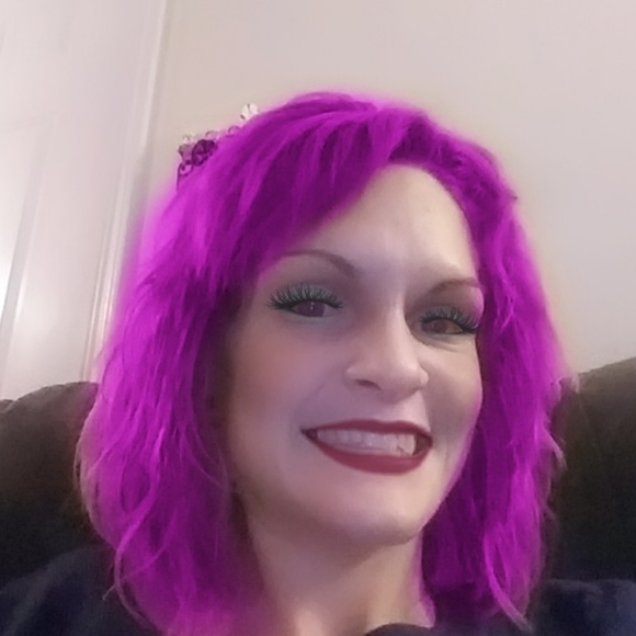 Meet your Posher, Heather - Picture 2 of 2